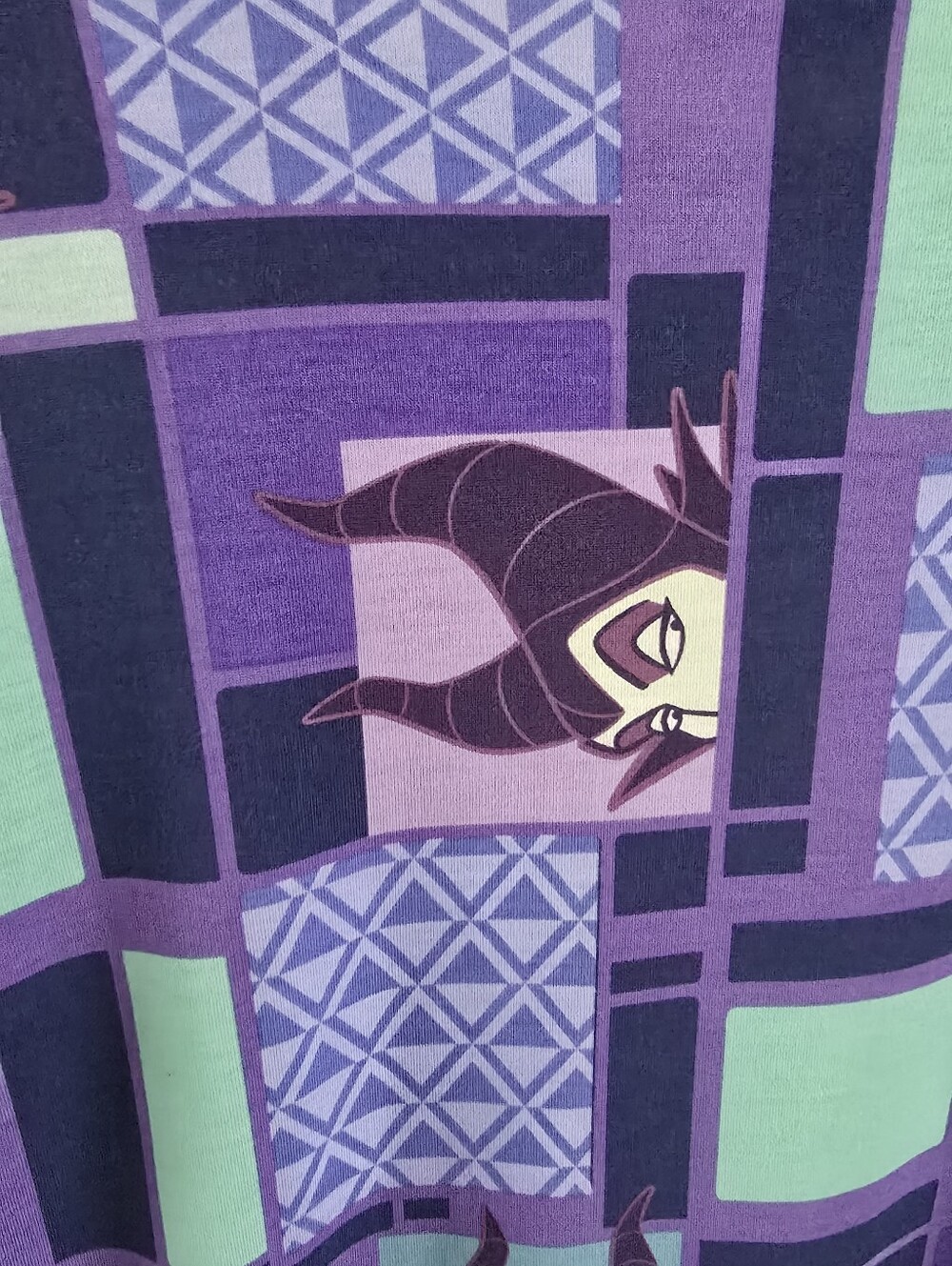LuLaRoe Disney Maleficent Purple And Green Character Short Sleeve Tunic Top. - Picture 8 of 9